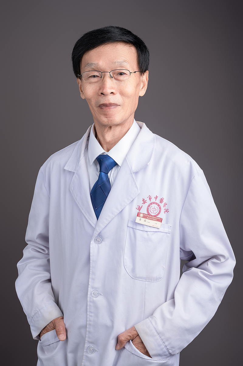 姜  成 延安市首届名老中医、中医儿科主任医师